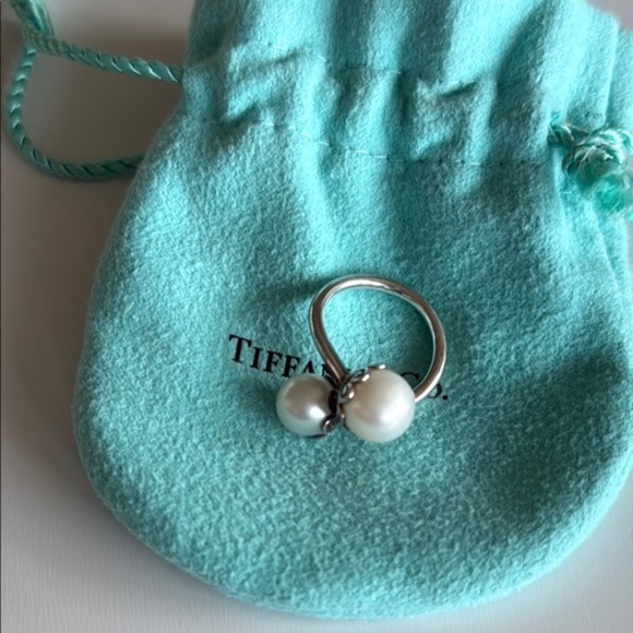 Retired Tiffany & Co. Paloma Picasso Goldoni Bypass Pearl silver Ring - Picture 1 of 8